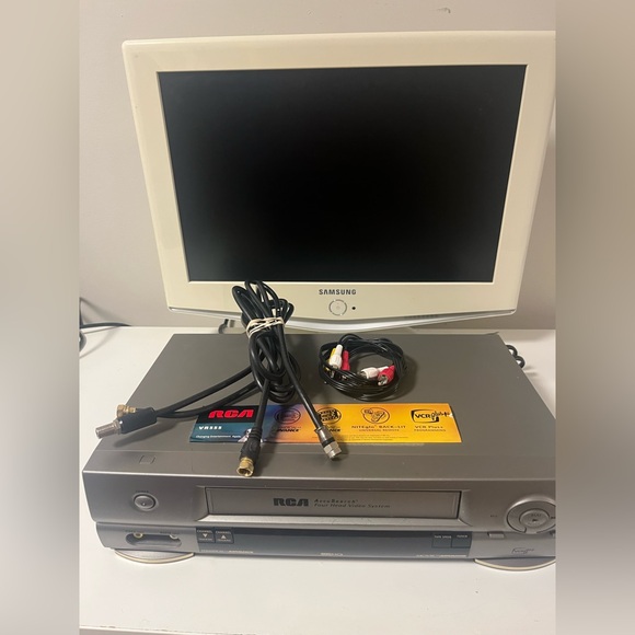 RCA VCR VR555 Tested & Works No Remote VHS Player Recorder 4 Head AV Cable - Picture 6 of 10